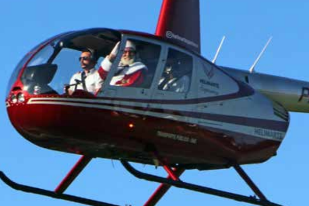 Papai Noel chega de helicóptero a Holambra